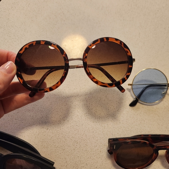 Sunglasses - Picture 5 of 6